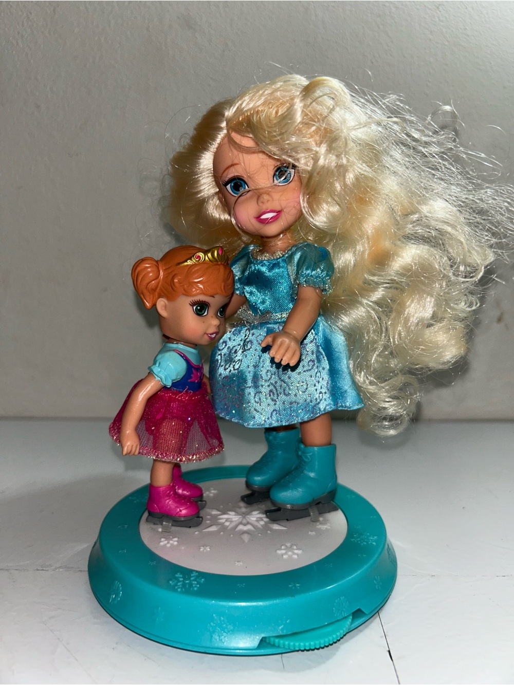 Tolly Tots Limited Elsa Baby Anna Ice Skates On Ice Rare Playset